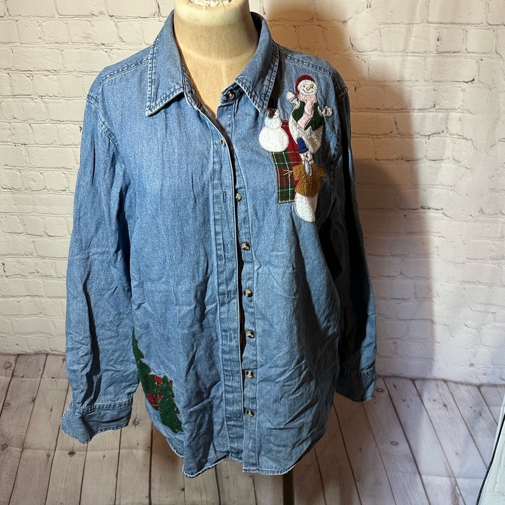 Vintage 90s Embroidered Denim Shirt with Winter holiday Design size XL